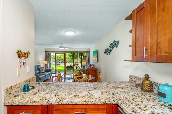 Building Photo - 1/1 Updated Furnished Condo + Private Lanai
