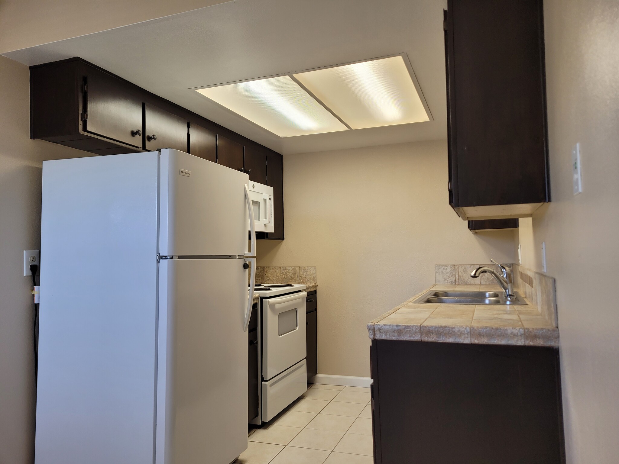 Kitchen - 1301 Hemlock Ave