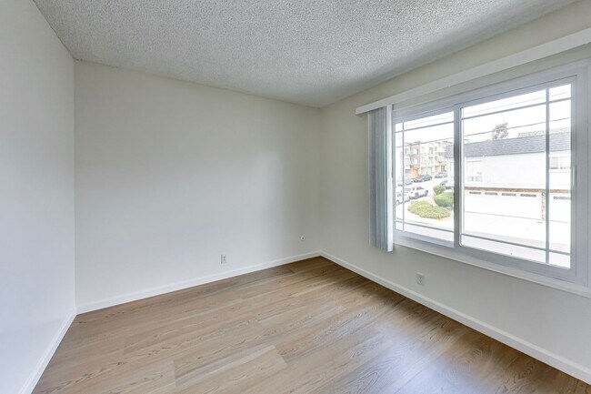 Building Photo - Beautiful 4-Bedroom, 2-Bathroom Daly City Home for Rent