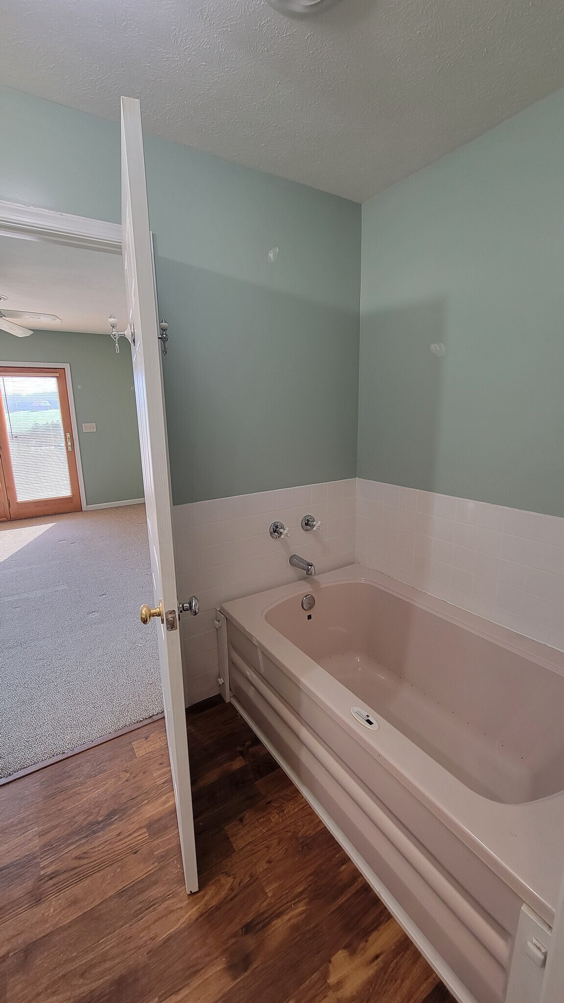 Building Photo - 985 Lazy River East Rd
