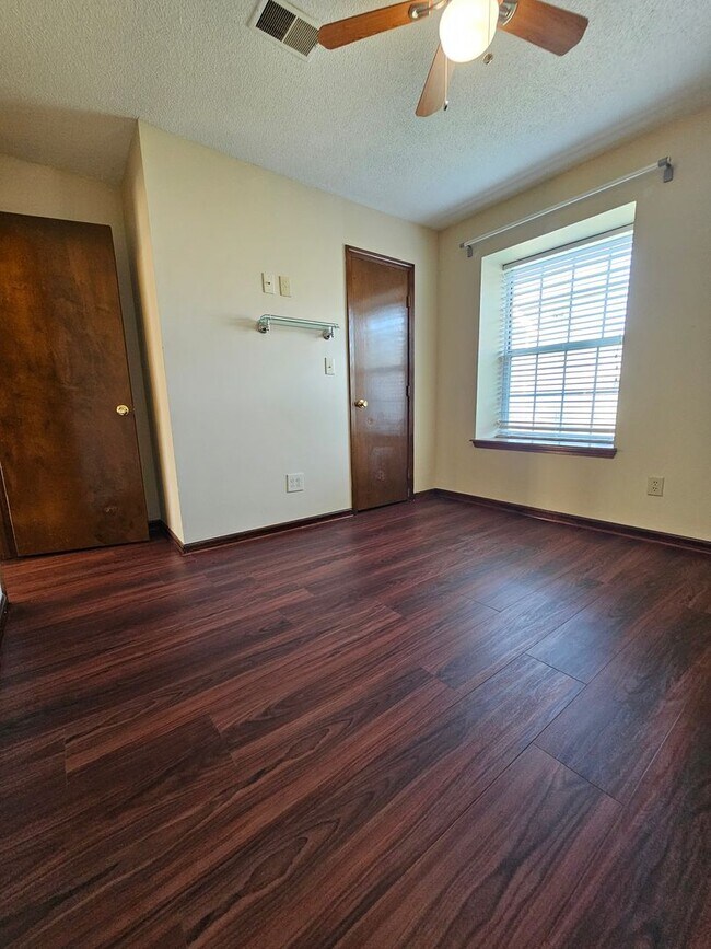 Building Photo - 508 Independence Ct