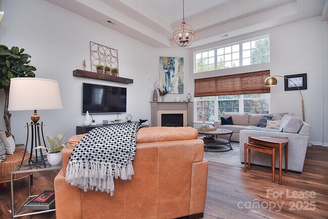 Building Photo - 1116 Sarandon Dr