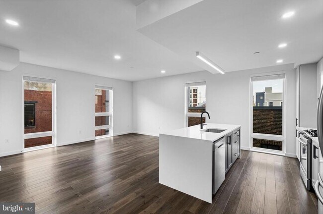 Building Photo - 1501 N 31st St