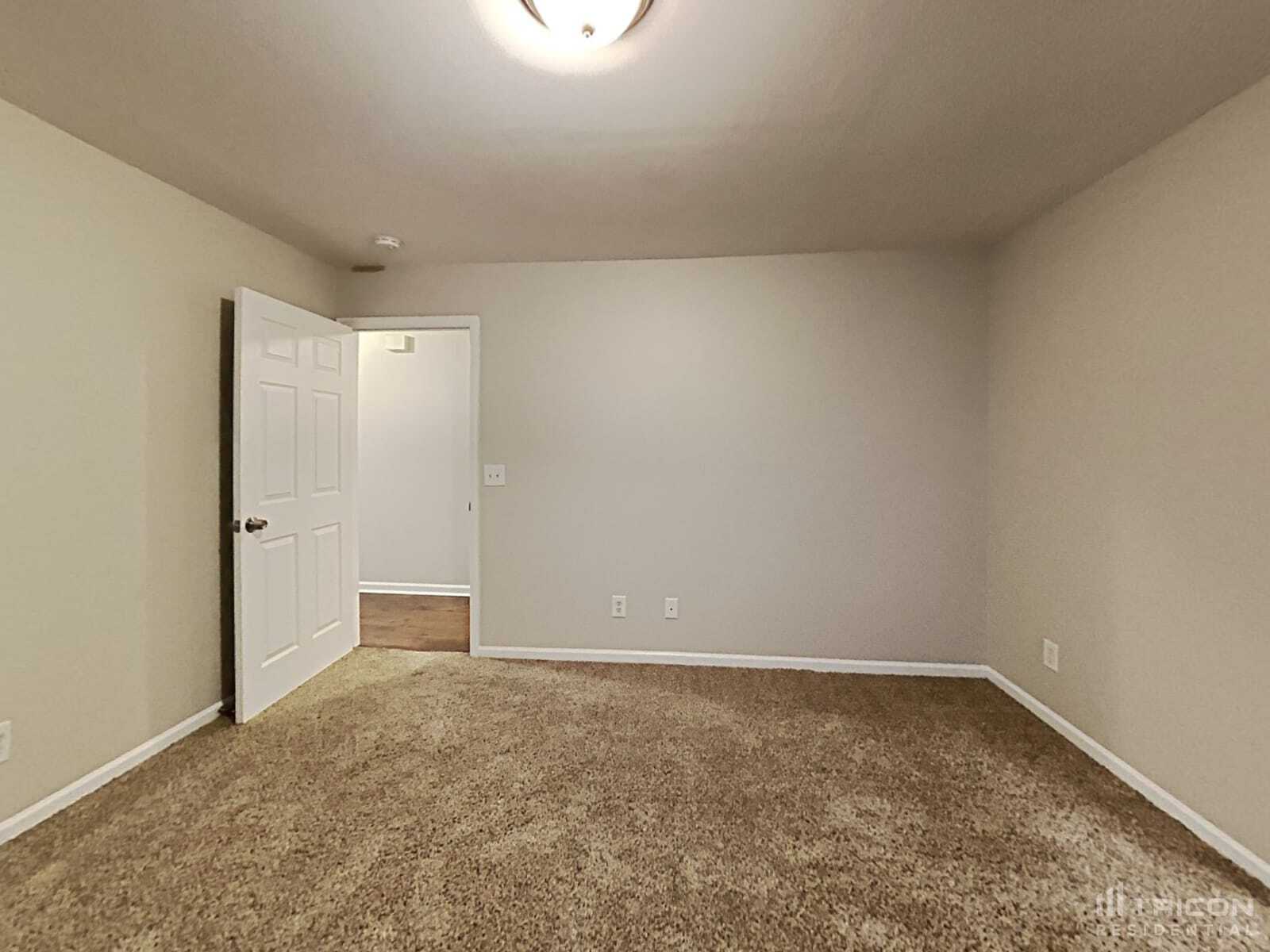 Building Photo - 703 Maple Ct