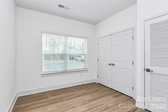 Building Photo - 3515 Markland Dr