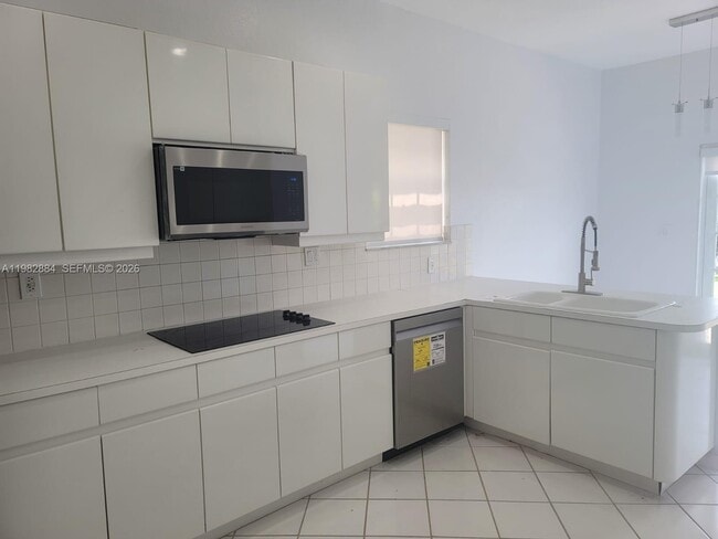 Building Photo - 14765 SW 132nd Pl