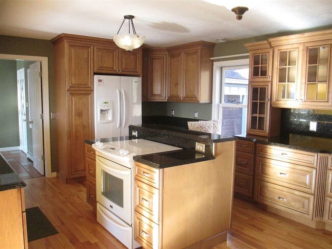 Building Photo - 37 Birch Ln