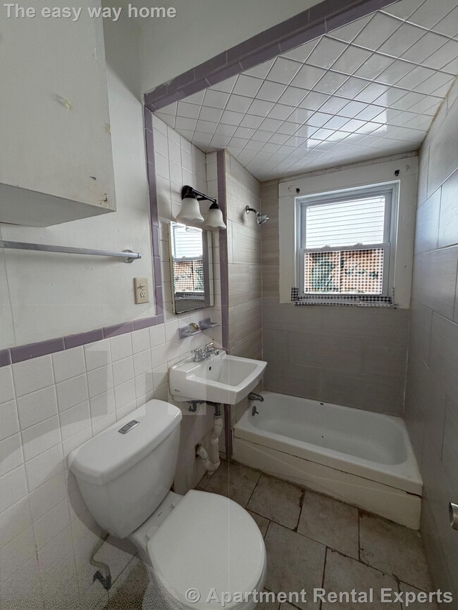 Building Photo - 509 Medford St