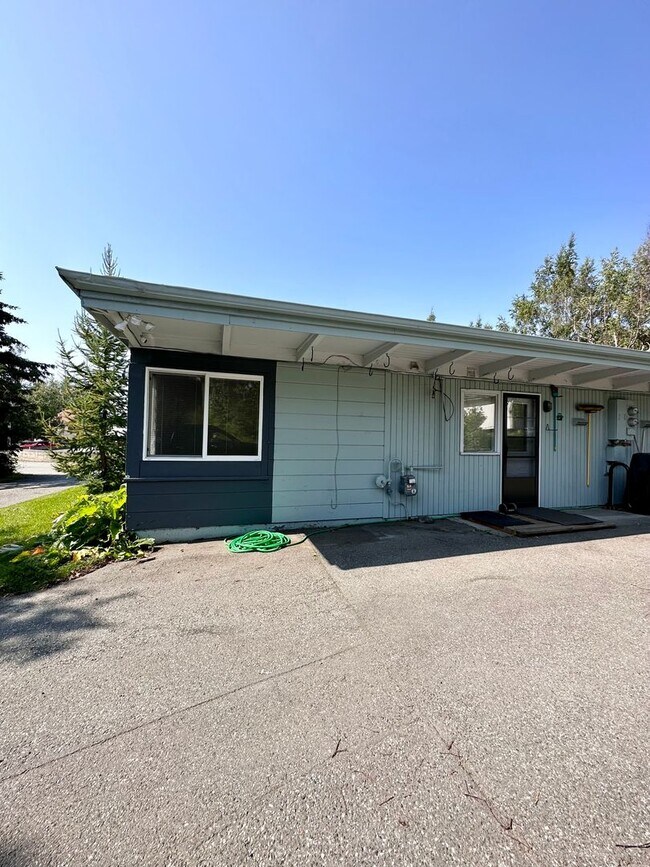 Building Photo - 1752 W 11th Ave