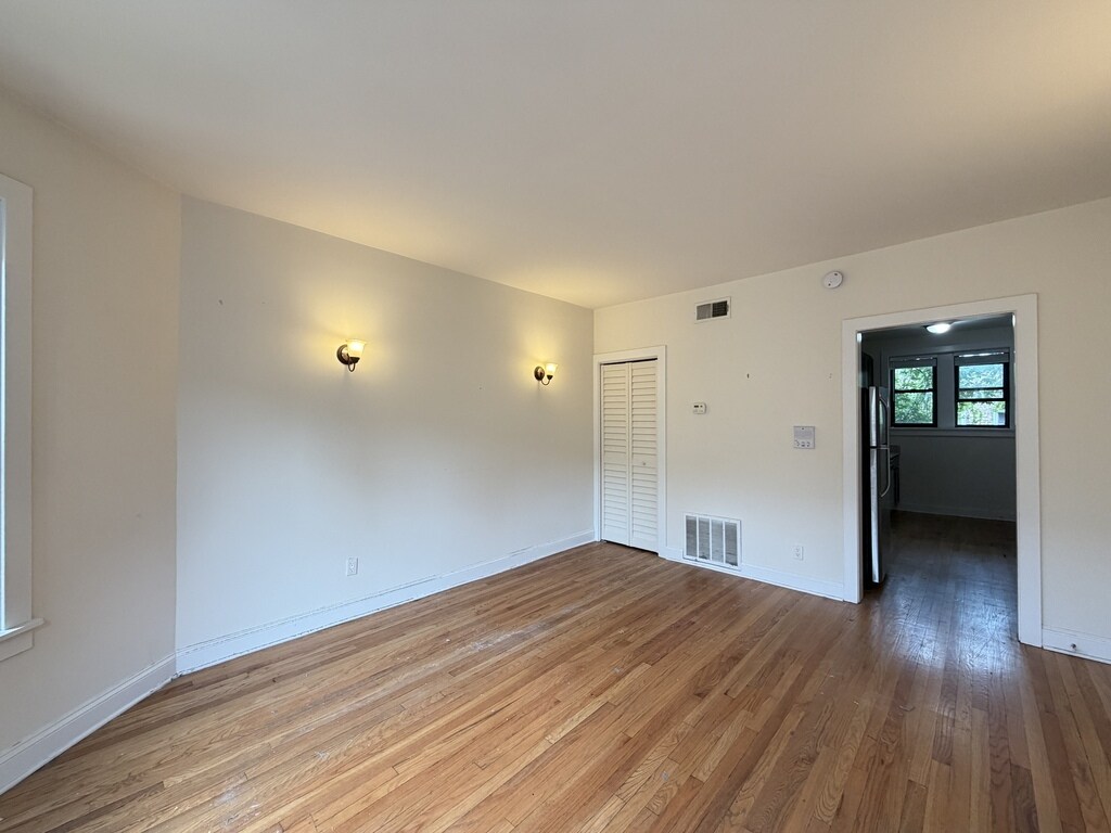 Building Photo - 4125 N Ashland Ave