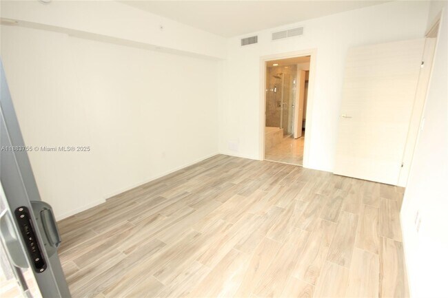 Building Photo - 801 S Miami Ave