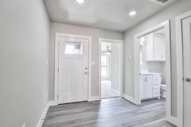 Building Photo - Beautiful 4 Bedroom Home in South Lubbock with Modern Finishes & Great Location!