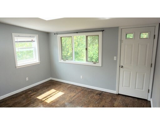 Building Photo - 123 Thorndike St