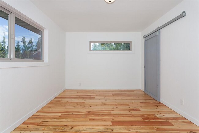 Building Photo - Gorgeous Whitefish Home