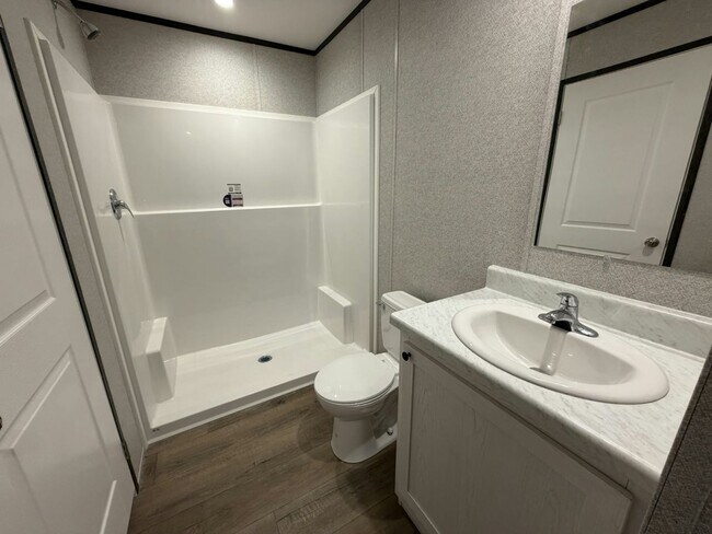 Building Photo - 204 Lakeside Garden Cir