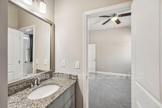 Building Photo - 1231 Ridenour Ln