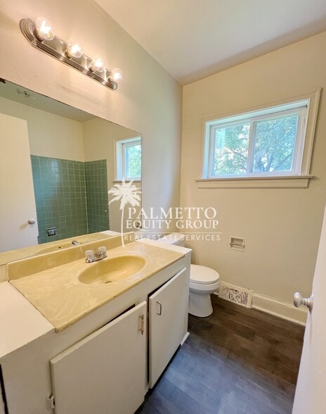 Building Photo - 405 Richardson Ave