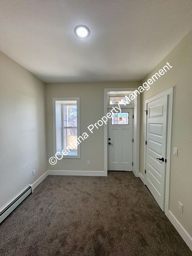 Building Photo - 614 N Alaska St