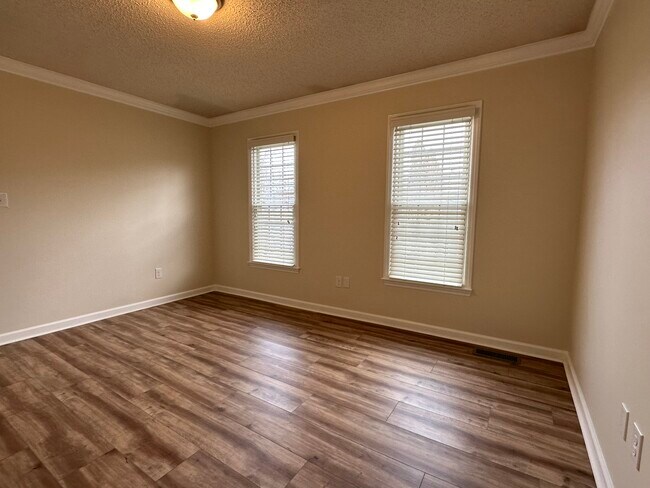 Building Photo - 328 Brookside Ct