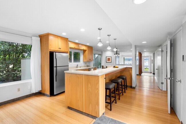 Building Photo - 549 N Tomahawk Island Dr