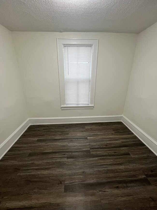 Building Photo - 571 Charles Ave