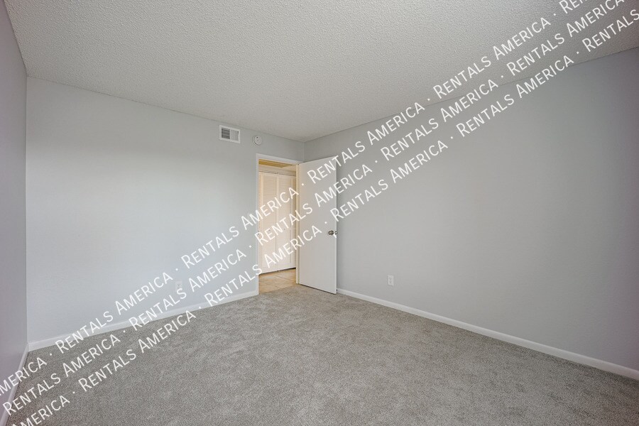 Building Photo - 747 S Ext Rd