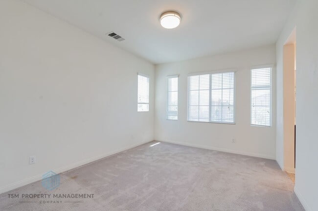 Building Photo - 4-bedroom, 3-bath home in the gated community of Harvest at The Preserve in Chino