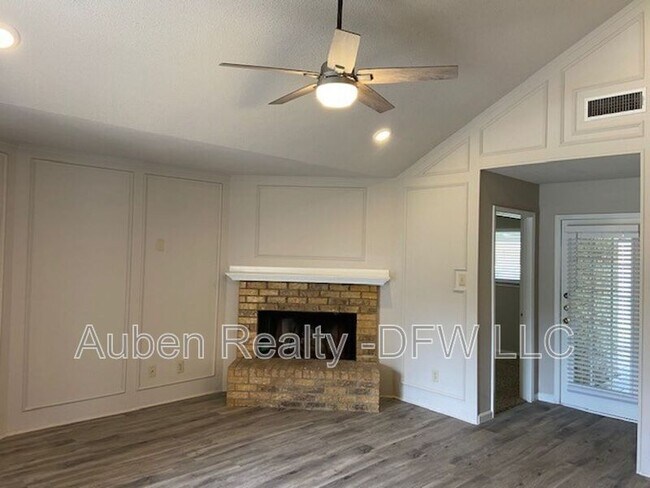 Building Photo - 2303 Markland St