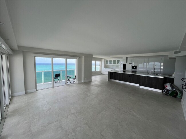 Building Photo - 3500 Galt Ocean Dr