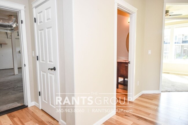 Building Photo - 4 br, 2.5 bath House - 4000 Amelia Ct NE