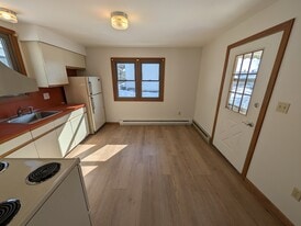 Building Photo - 32 Willow St