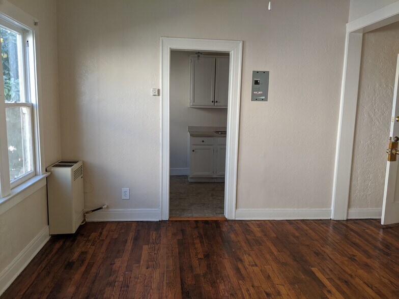 Studio - 206 N New Hampshire Ave