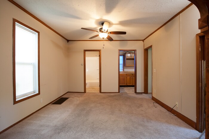 Building Photo - 1115 19th Ave NE