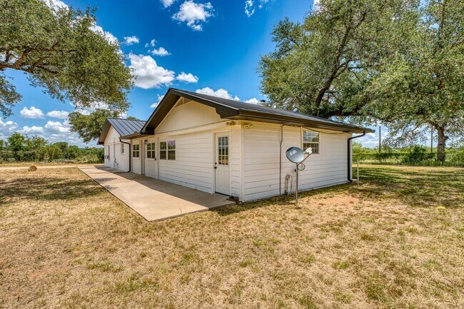 Building Photo - 6552 CR 403