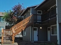 Building Photo - 1 Bedroom Apartment ~ Close to Campus ~ Small Pet Friendly