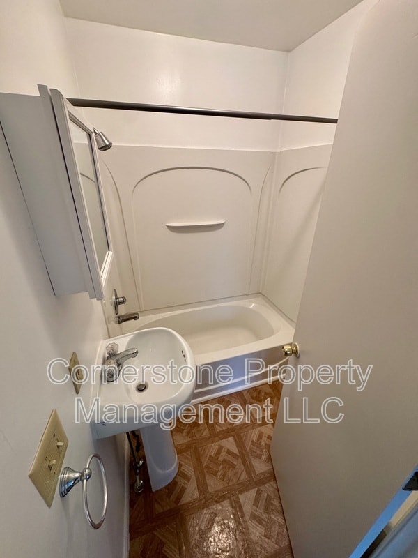 Building Photo - 1307 Elm St