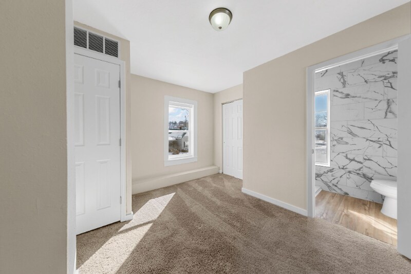 Building Photo - 204 E 2nd St