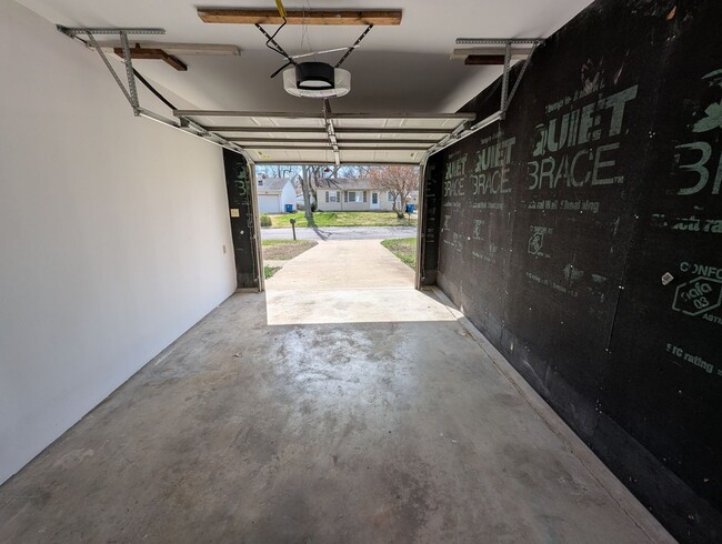 Building Photo - Stylish Santa Maria Stunner - **1/2 off First Month's Rent!!**