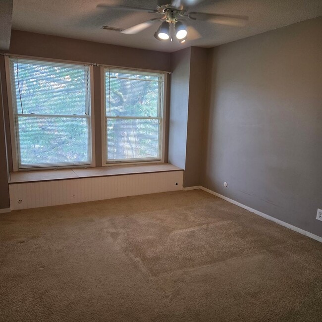 Building Photo - South Lincoln 1-bedroom apartment