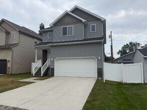 Building Photo - "3-Bed Oasis with 2.5 Baths and 1,884 Sq Ft of Comfort in Clinton Township!"