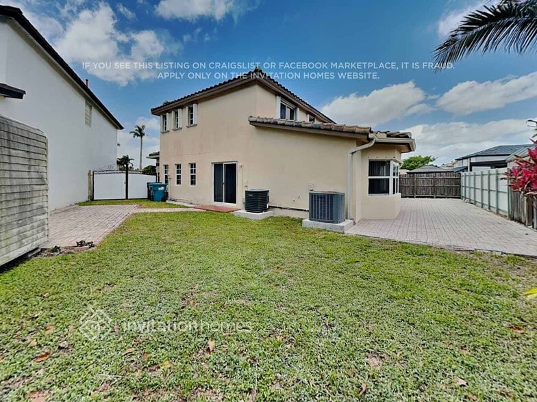 Building Photo - 9229 SW 157th Ct