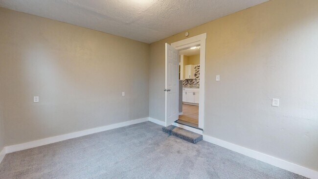 Building Photo - 3218-22 Walton