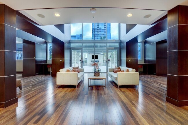 Building Photo - 360 Nueces St