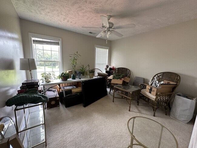 Building Photo - 590 Americana Dr