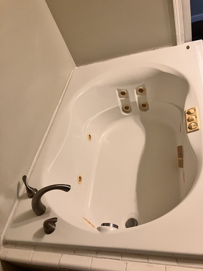 Building Photo - 212 Francis St