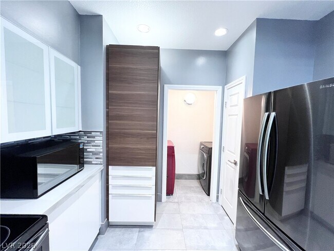 Building Photo - 6955 N Durango Dr