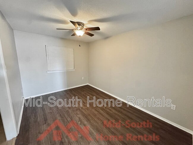 Building Photo - 1742 E Holmes Rd