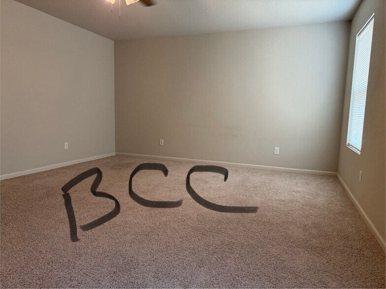 Building Photo - 110 Sunland Dr