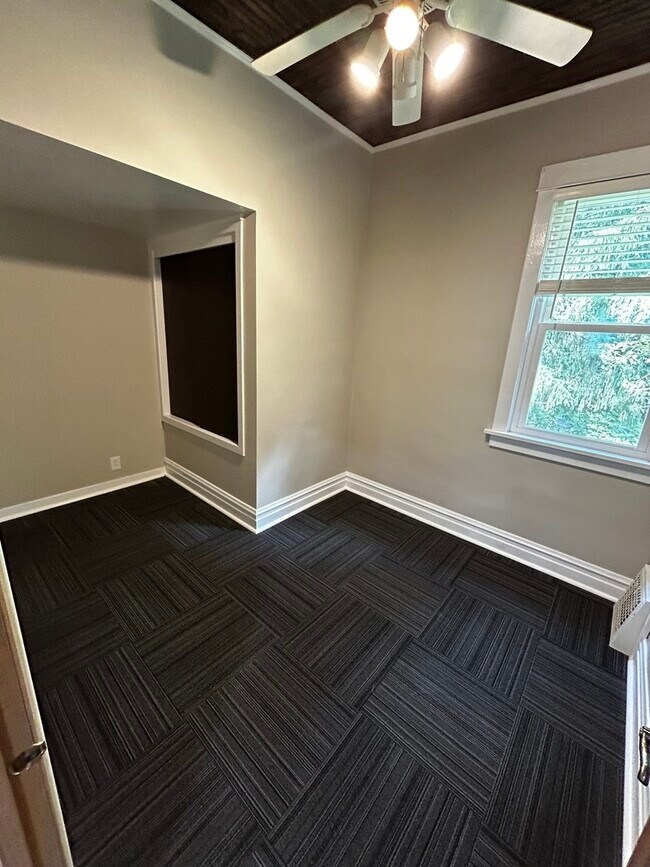 Building Photo - 110 Harding Ave