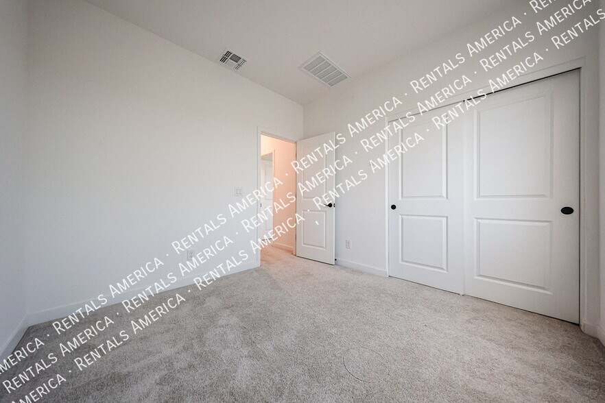Building Photo - 9329 East Sebring Avenue